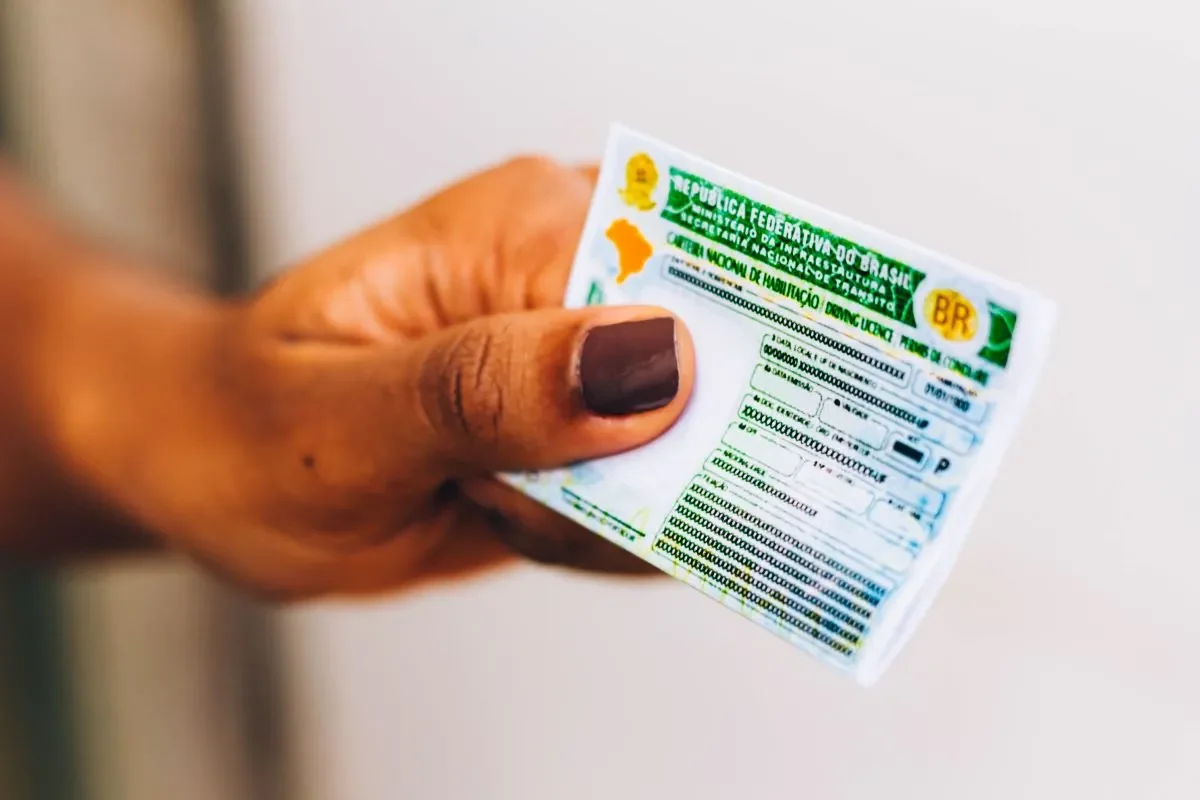 Quem está proibido de dirigir