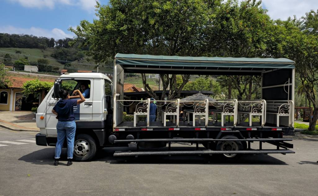 Wine Bus Vinicola Goes wine bus vinicola goes