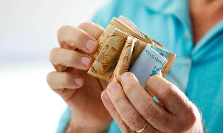 Salário mínimo com reajuste limitado e mudanças no BPC