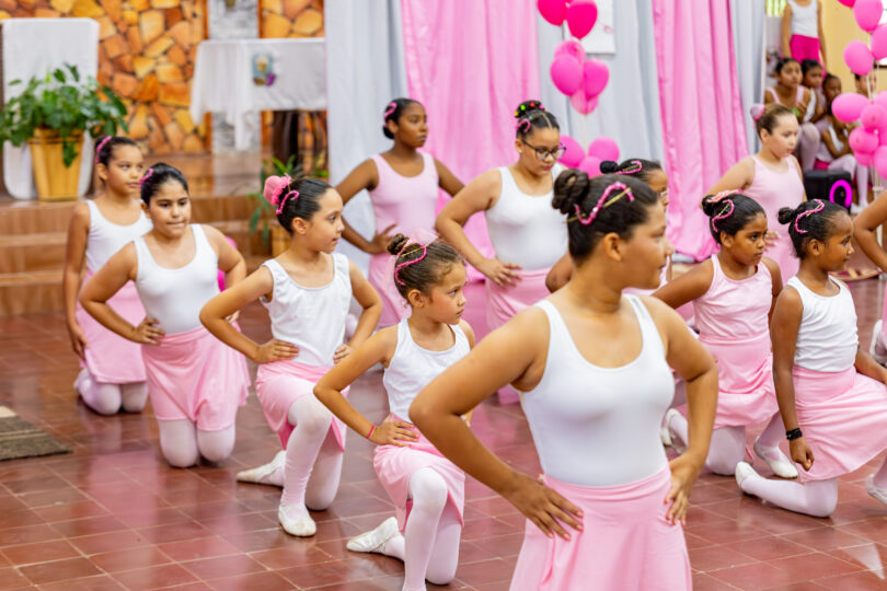 Apresentações De Balé Encantam Famílias: Veja As Simininas Em Ação! 1 Arquivo