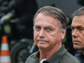Bolsonaro passa por retirada de lesões e retorna à prisão domiciliar