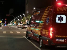 Empilhadeira acerta Honda Civic e causa capotamento em Rondonópolis