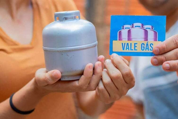 Auxilio-Gas-Em-2025 Auxílio Gás paga parcela de outubro a beneficiários com NIS final 7