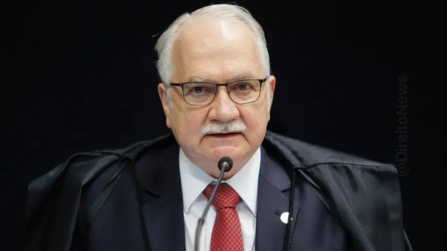 toga ornamento poder lado moraes fachin fala espetaculo midiatico