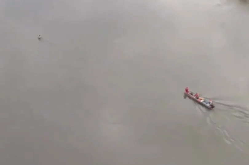 Banhista É Resgatado Com Sucesso Após Ficar Preso Em Pedra No Rio Teles Pires 1 2025 word1