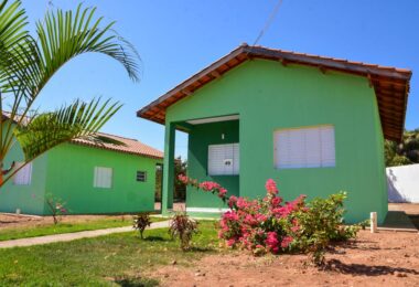 Primeira-dama de MT e Setasc entregam novas casas do SER Família Habitação em Paranaíta - O SER Família Habitação – Faixa Zero tem como objetivo fomentar a construção de moradias de interesse social