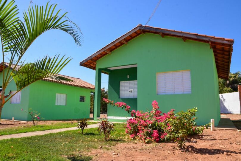 Entrega De Novas Casas Do Ser Família Habitação Em Paranaíta Com A Primeira-Dama De Mt E Setasc 1 Primeira-dama de MT e Setasc entregam novas casas do SER Família Habitação em Paranaíta - O SER Família Habitação – Faixa Zero tem como objetivo fomentar a construção de moradias de interesse social
