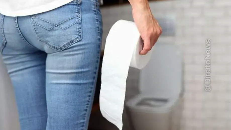 trabalhadora obrigada usar banheiro vestiario masculinos indenizada dano moral