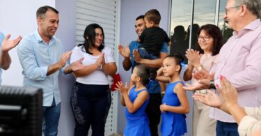 Governo de MT entrega chaves de 32 casas gratuitas do SER Família Habitação a famílias de Paranaíta - Sandra de Jesus, uma das beneficiadas pela entrega de casas realizada pelo programa SER Família Habitação, no município de Paranaita.