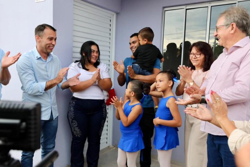 Governo de MT entrega chaves de 32 casas gratuitas do SER Família Habitação a famílias de Paranaíta - Sandra de Jesus, uma das beneficiadas pela entrega de casas realizada pelo programa SER Família Habitação, no município de Paranaita.