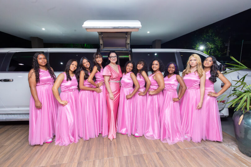 Primeira-Dama Emociona Ao Celebrar Baile De Debutantes Do Siminina Com Chegada De Limousine 1 Arquivo