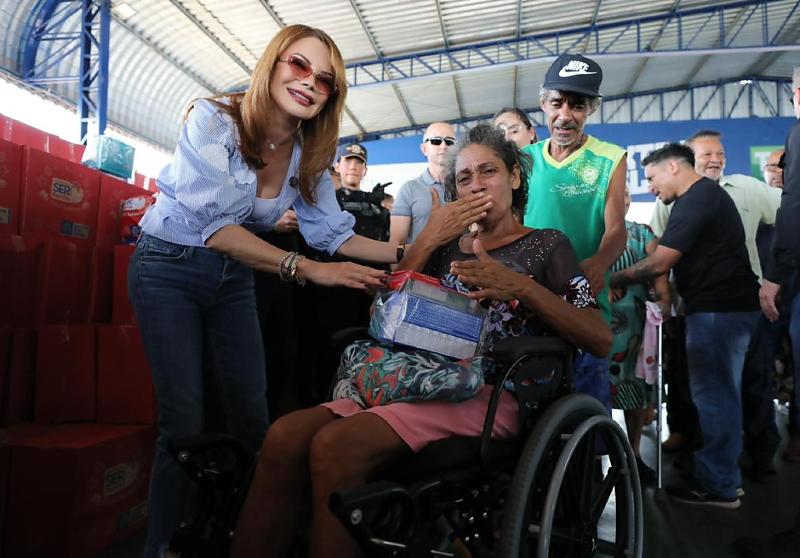 Primeira-Dama De Mato Grosso Distribui Cestas Natalinas Em Cuiabá, Trazendo Esperança E Solidariedade 1 2025 word2