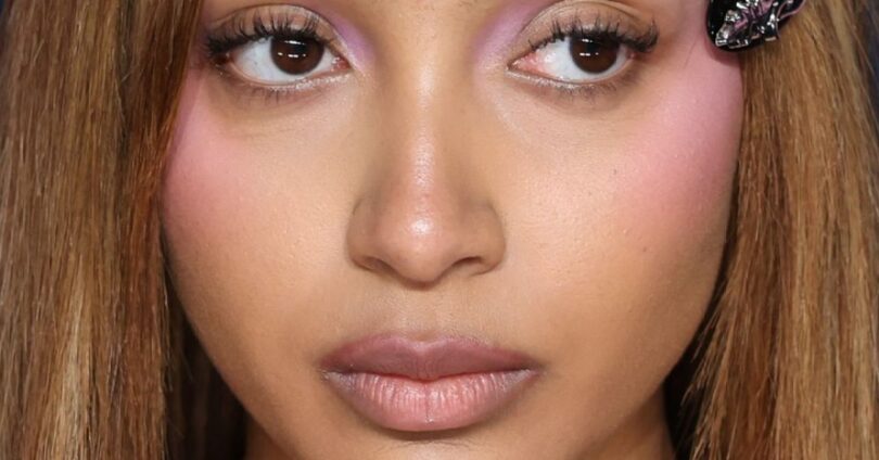 Descubra O Fácil Truque De Maquiagem Da Pink Pantheress 1 2025 word2