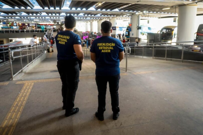 Operação Conjunta Férias Da Ager Na Rodoviária De Cuiabá: Fiscalização E Orientação A Partir De Quinta-Feira 1 Ager inicia Operação Conjunta Férias nesta quinta-feira (18) na Rodoviária de Cuiabá com foco em fiscalização e orientação - Expectativa é que 260 mil passageiros circulem pelo terminal apenas no mês de dezembro.