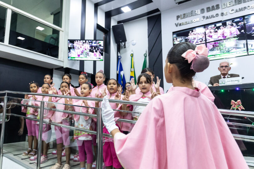 Coral Do Siminina Emociona Com Apresentação Em Libras Na Câmara De Vereadores: Inclusão E Arte Em Destaque 1 Arquivo