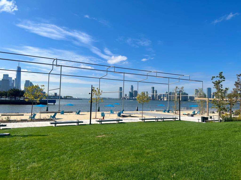 Gansevoort Peninsula Sand Bluff, Nova York, Estados Unidos