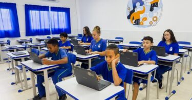 “Agora dá vontade de sonhar mais alto”: nova escola muda a rotina e renova a esperança de famílias da zona rural -