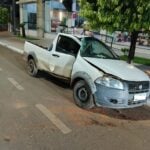 Veículo ocupava parte da via na madrugada deste sábado (20); Guarda Civil Municipal fez a retirada para garantir a segurança e liberar o tráfego