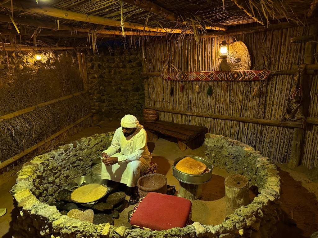 Emirati produzindo o pão rogag dubai