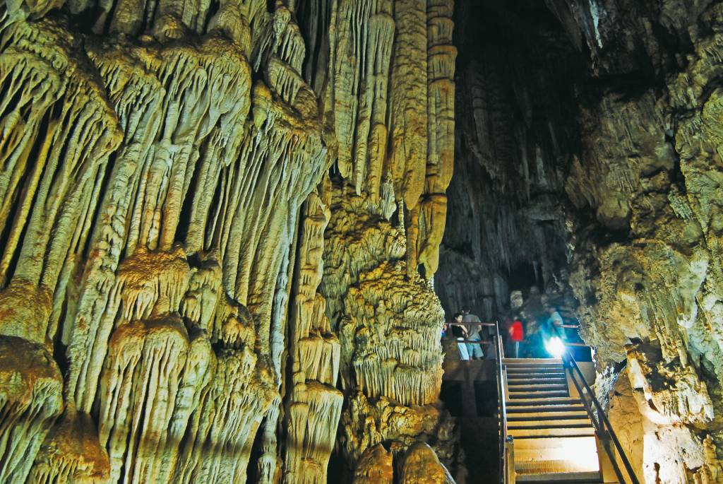 Interior da Caverna do Diabo, no Parque Estadual de Jacupiranga, Eldorado, São Paulo
