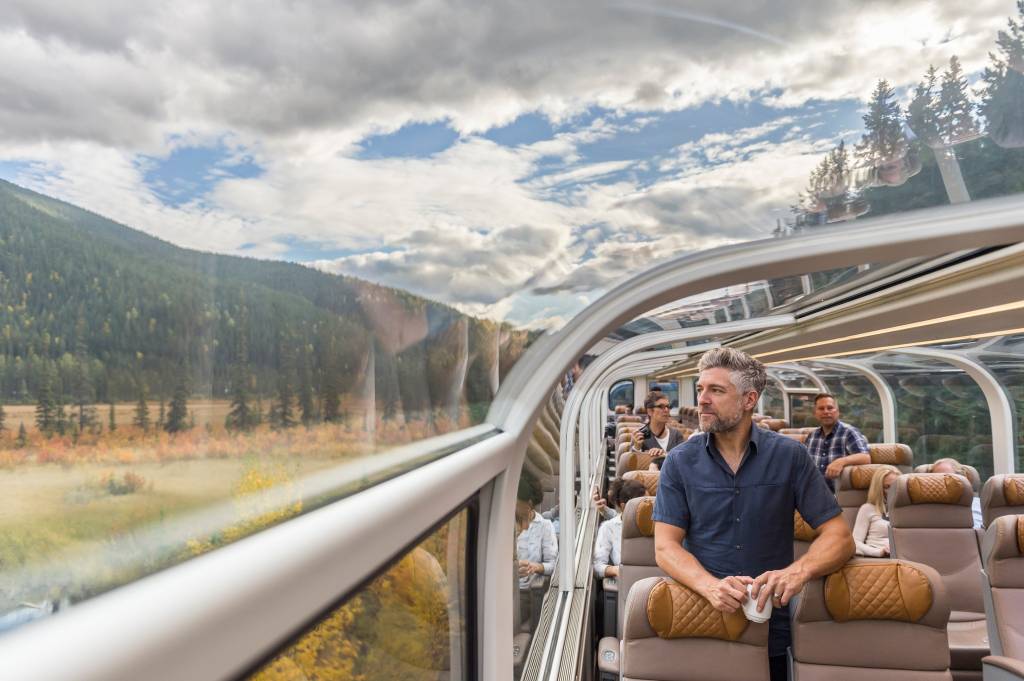 rocky-mountaineer-goldleaf