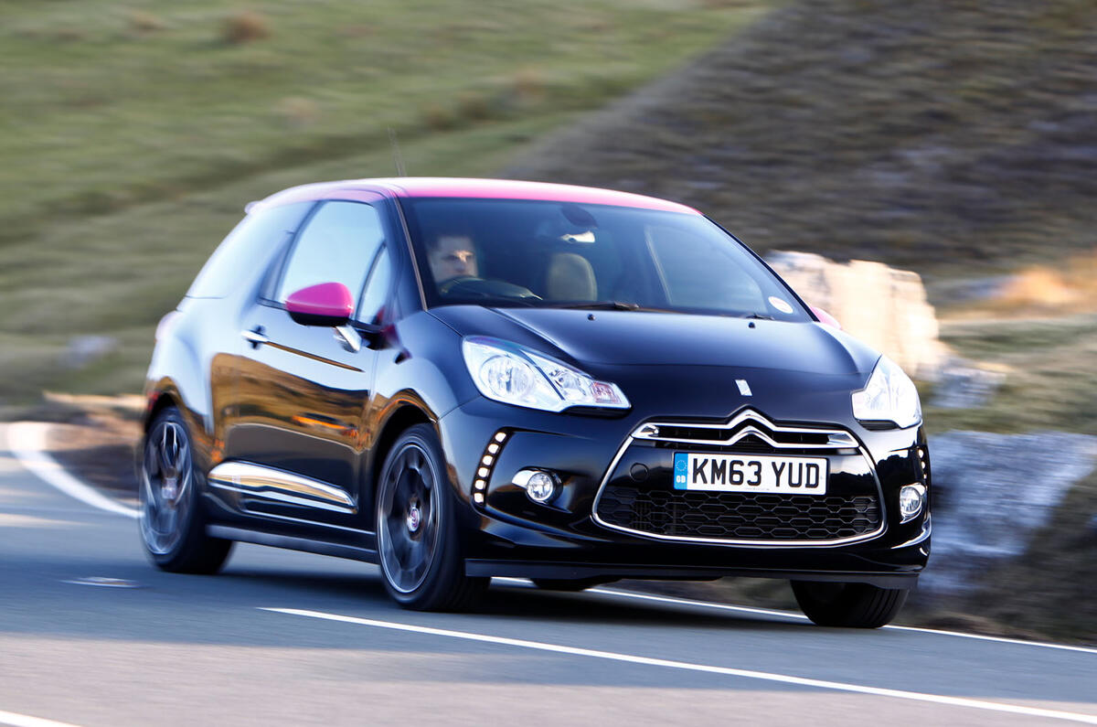 1_Citroen-Ds3-Front-Quarter-Tracking 2026 word1