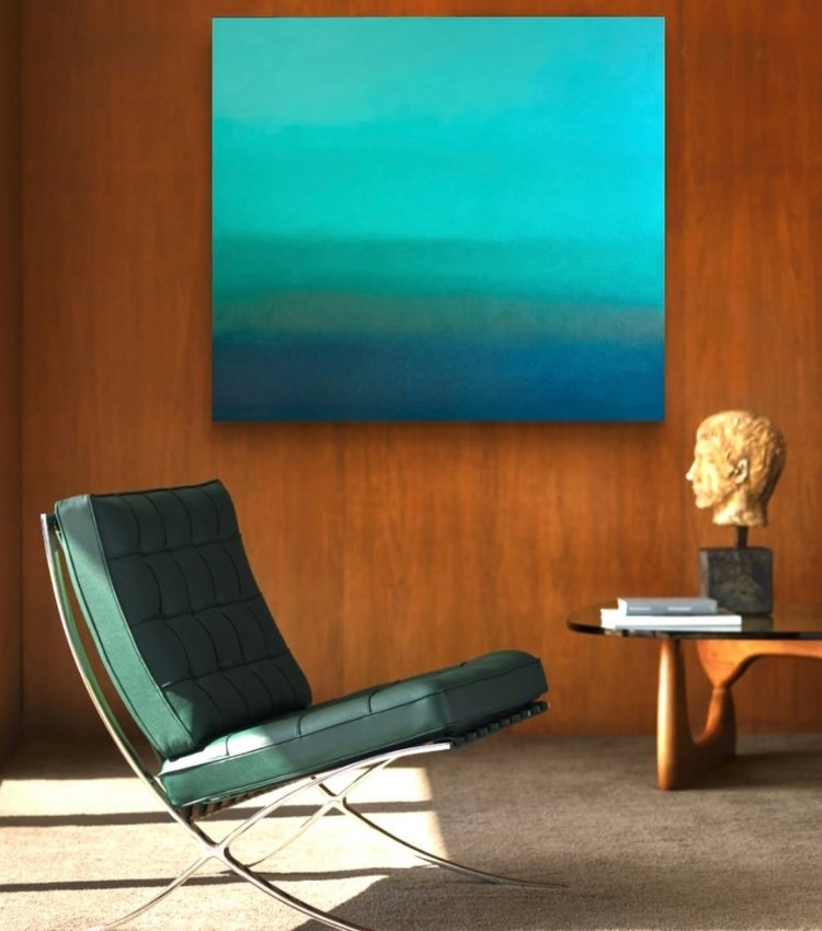 3-Azul-Tendencia-Decoracao-2026 Escritório decorado com quadro em degradê de azul