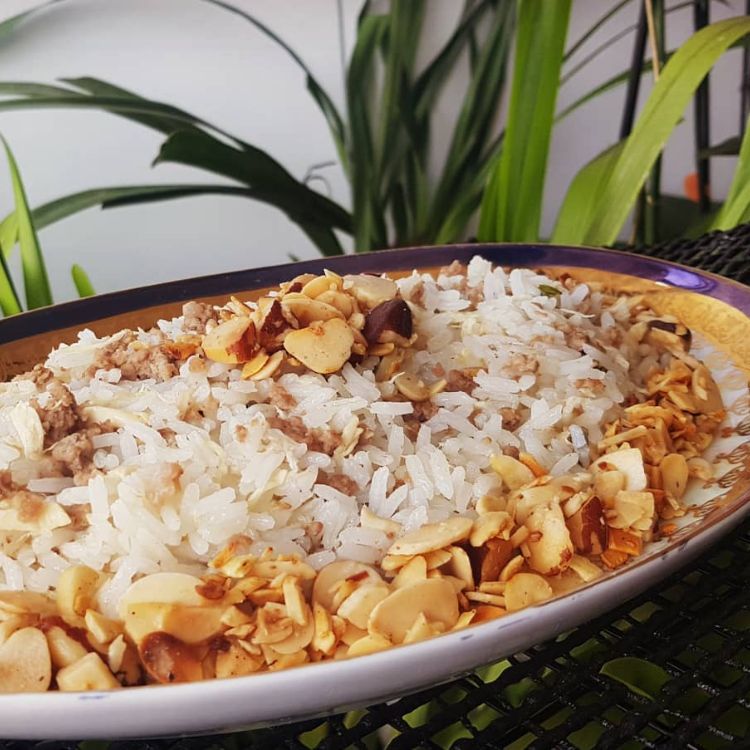 Foto-Quadrada-Fashion-Bubbles-5 um prato de arroz com castanhas para a ceias de fim de ano