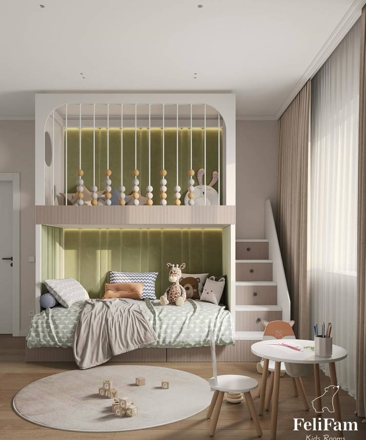 Dicas-Decoracao-Para-Quem-Tem-Tdah-10 A imagem mostra um quarto infantil organizado e funcional, com uma cama suspensa cercada por grades decorativas e espaço inferior acolhedor. Tons suaves, como verde e bege, predominam. Dicas de decoração para quem tem TDAH incluem ambientes organizados e cores calmantes.
