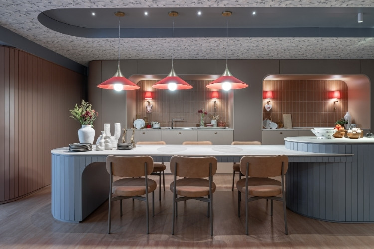 7-Cozinhas-Modernas-Decoradas Foto de projeto com bancada e arcos todos arredondados