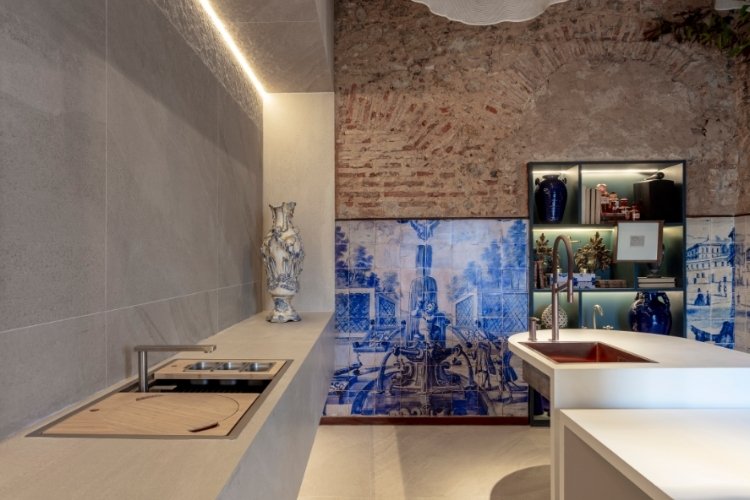 11-Cozinhas-Modernas-Decoradas Parede com tijolos e azulejos antigos