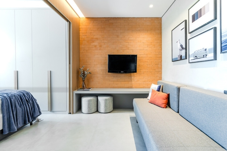 11-Kitnet-De-33-M2 Foto de sala de kitnet de 33 m² decorada com parede de tijolinhos