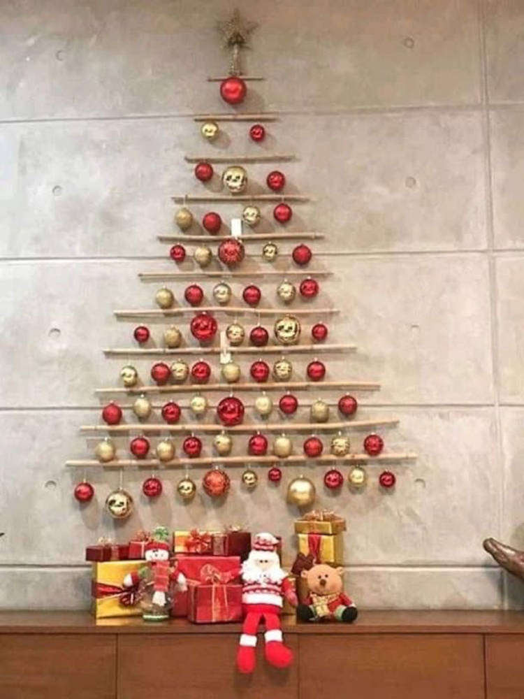 12_Arvore_De_Natal_Criativa Árvore com galhos e bolas