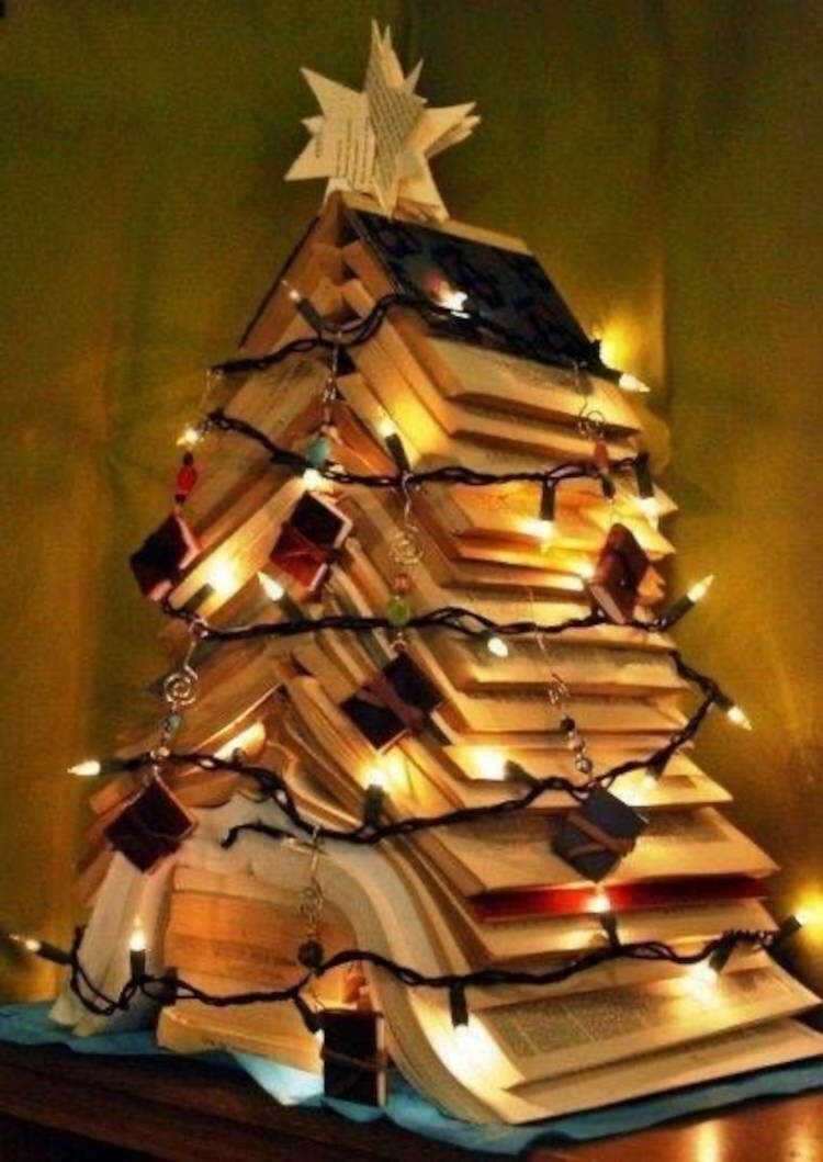 41_Arvore_De_Natal_Criativa Livros e pisca piscas