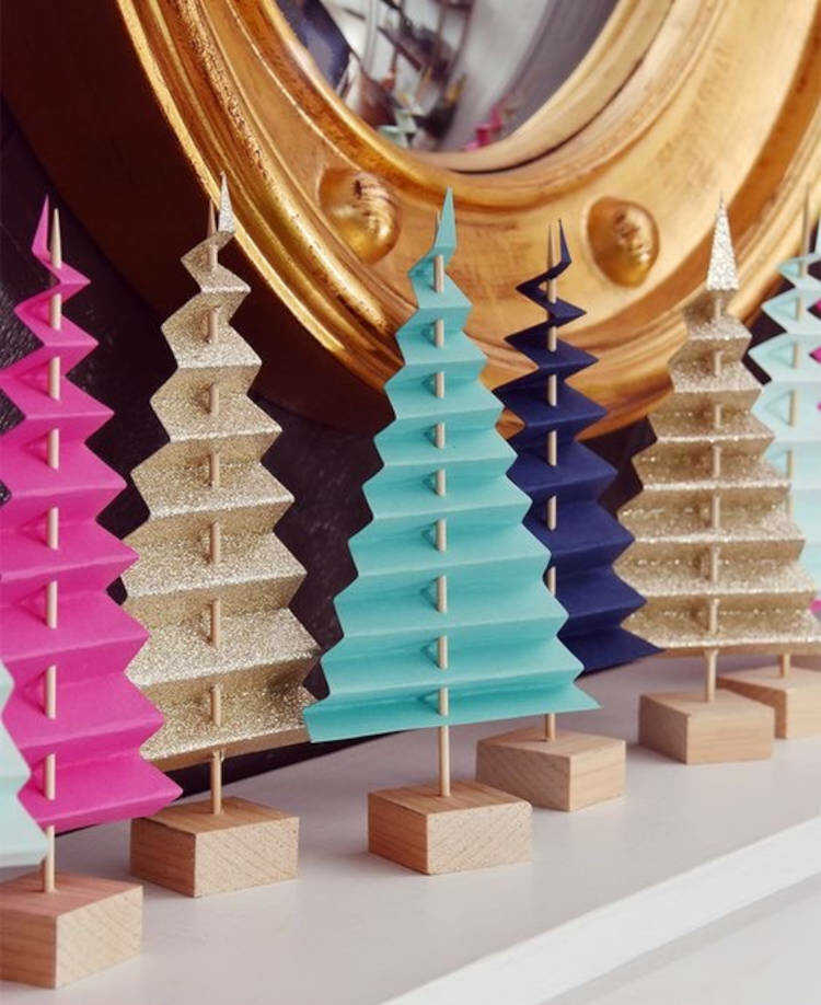 69_Arvore_De_Natal_Criativa Árvore com papel sanfonado