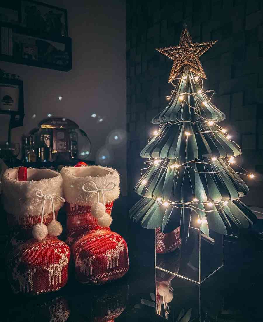 Arvores-De-Natal-Criativas-Papel Foto de árvore de natal feita de papel.