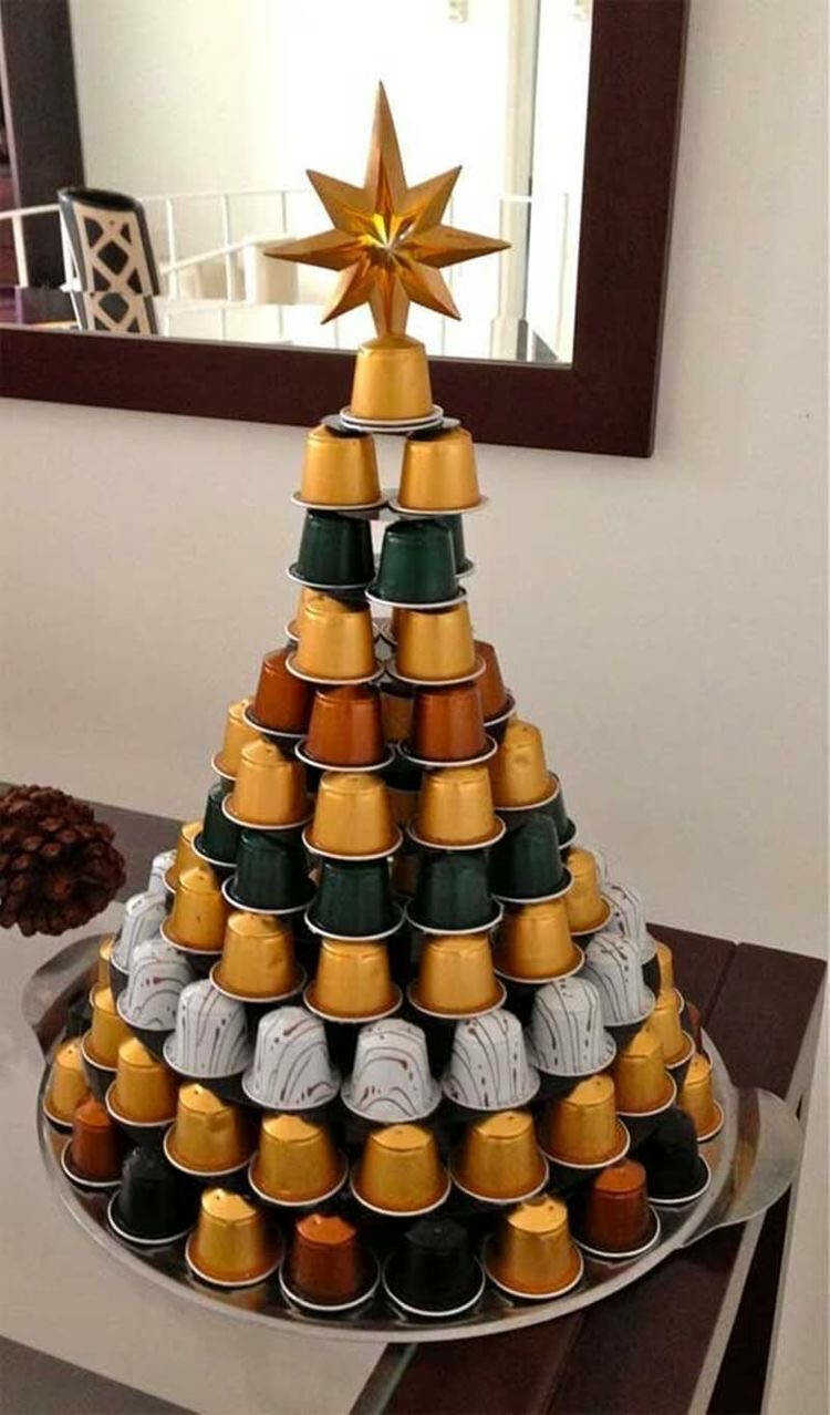 34_Arvore_De_Natal_Criativa_ Árvore de Natal com capsula de café