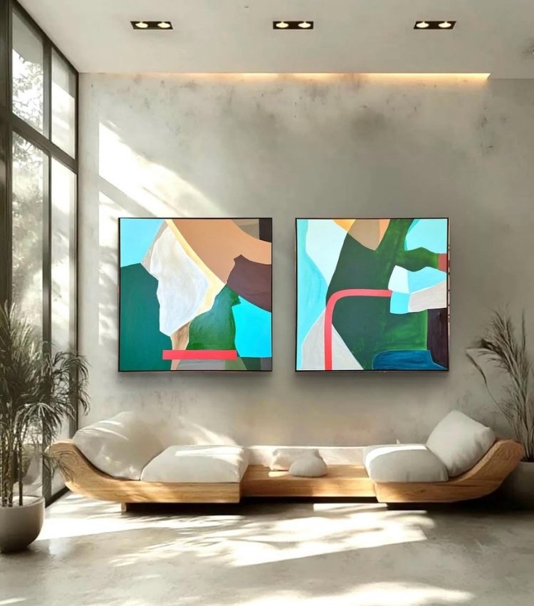 4-Verde-Tendencia-Decoracao-2026-1 Sala de estar decorada com quadro do artista plástico Adielson Rodrigues em tons de verde, cor tendência da decoração para 2026