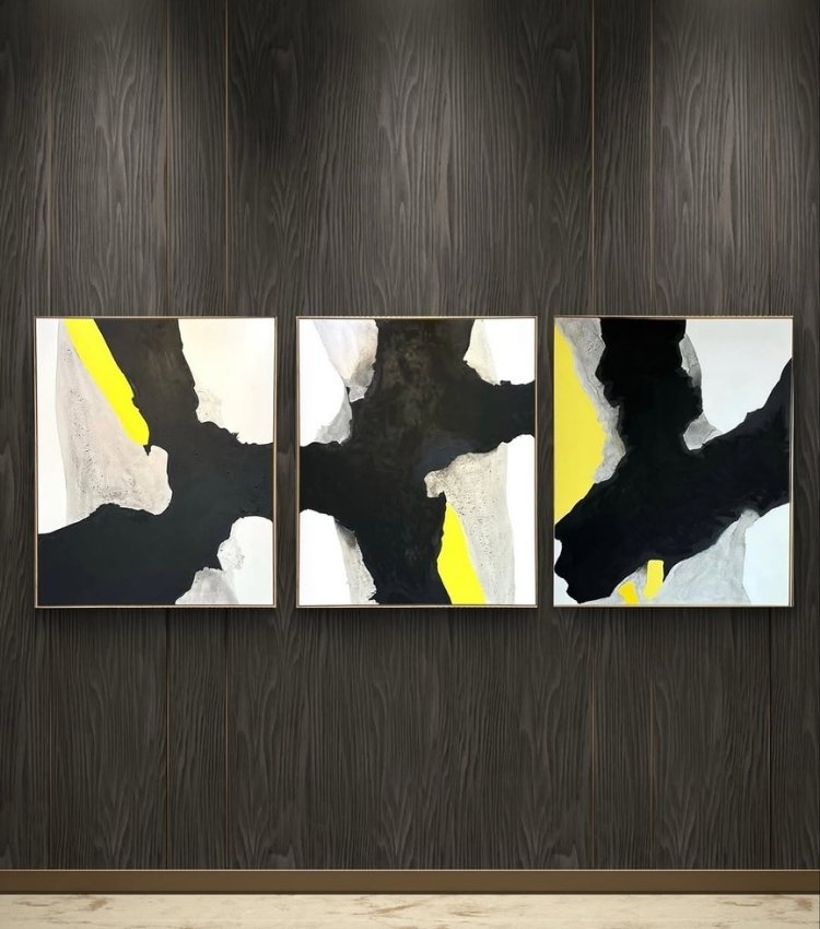 7-Preto-Tendencia-Decoracao-2026-1 Parede decorada com quadro do artista plástico Adielson Rodrigues em tons de preto, cor tendência da decoração para 2026