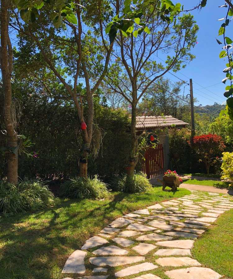 Pedras-Para-Jardim-3 Caminho de pedra São Tomé em jardim de entrada de casa na roça