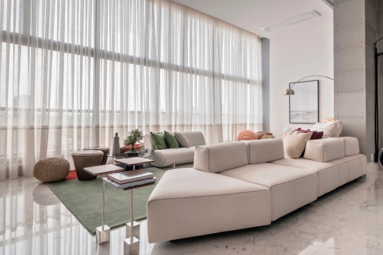 Apartamento-Duplex-De-350Mc2B2-3 Sala e living com sofás orgânicos, modulares