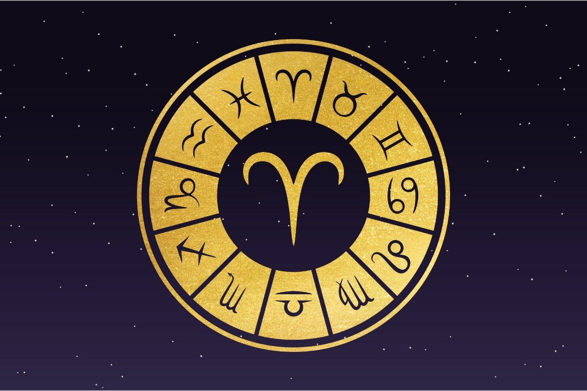 1-Horoscopo-Aries-Hoje Fundo de céu estrelado com símbolo do signo de Áries, horóscopo do dia de hoje