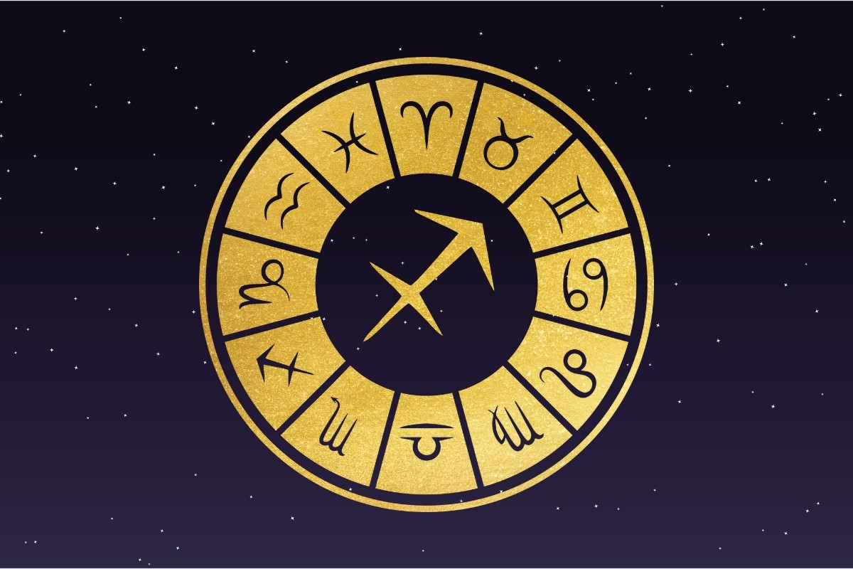 9-Horoscopo-Sagitario-Hoje Fundo de céu estrelado com símbolo do signo de Sagitário, horóscopo do dia de hoje