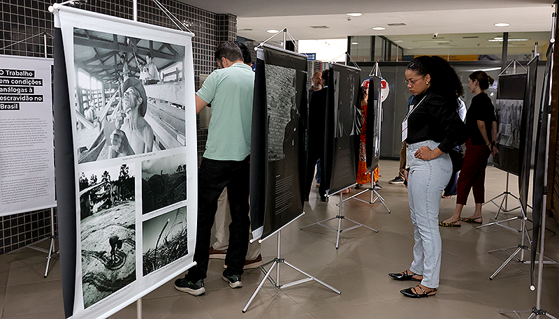 Sesp recebe exposição fotográfica que promove reflexão sobre Trabalho Escravo -