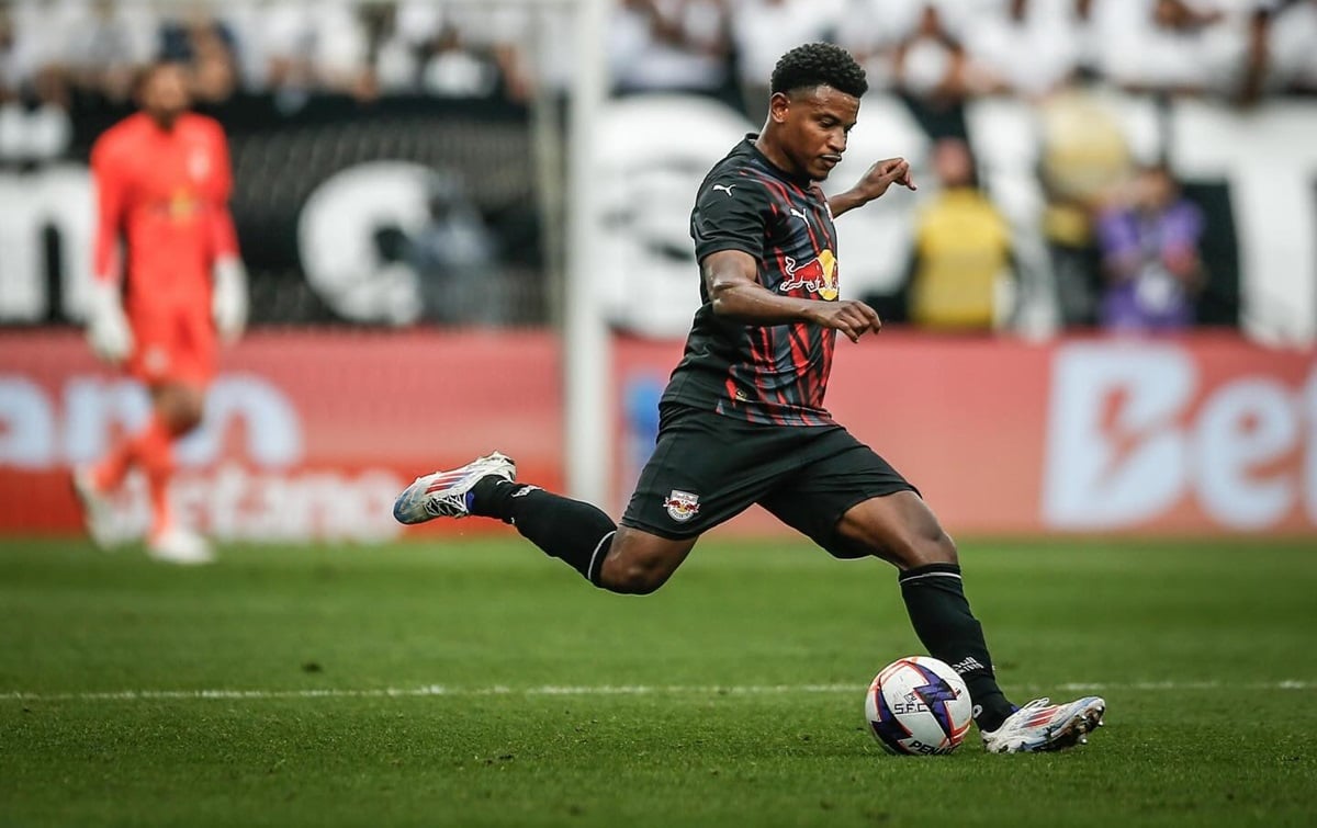 Coritiba x Bragantino ao vivo: onde assistir, escalações e tudo sobre a estreia no Brasileirão 2026. Imagem: Ari Ferreira/RB Bragantino