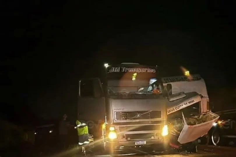 Acidente: Caminhão-Baú Colide Com Carreta Parada Na Br-163 Em Nova Mutum 1 2026 word3