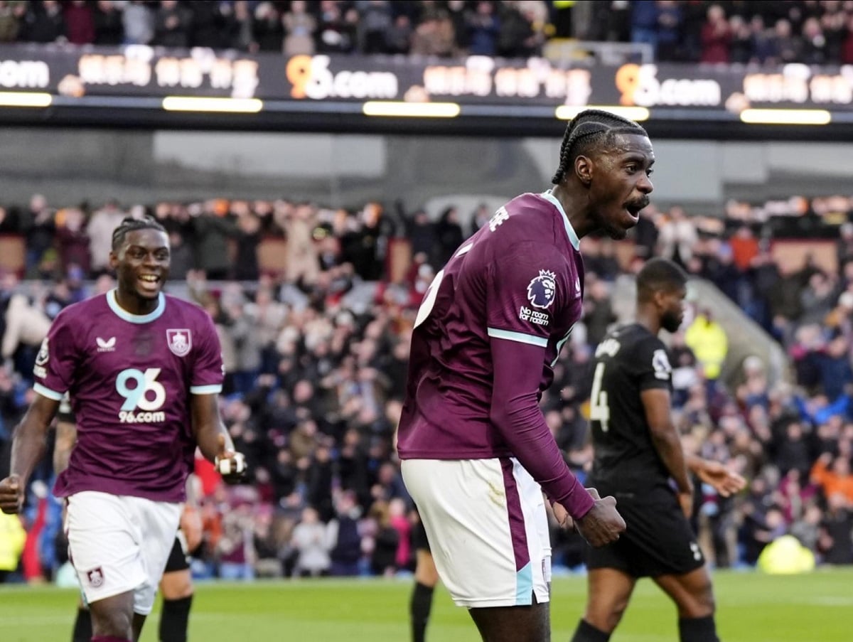 Sunderland x Burnley: onde assistir e escalações pela Premier League. Imagem: Divulgação Burnley