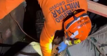 Corpo de Bombeiros resgata cavalo que caiu em poço de residência em Várzea Grande -
