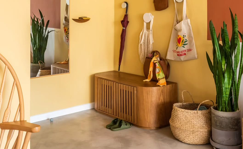 banco com sapateira integrada para organizar sapatos na entrada do apartamento