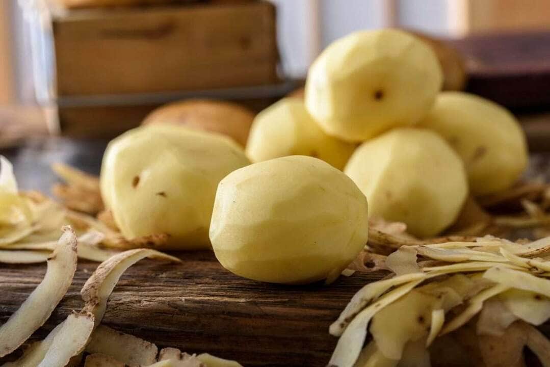 Batatas-Descascadas Batatas descascadas